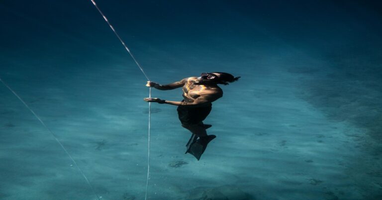 spearfishing-equalization-diver-descent