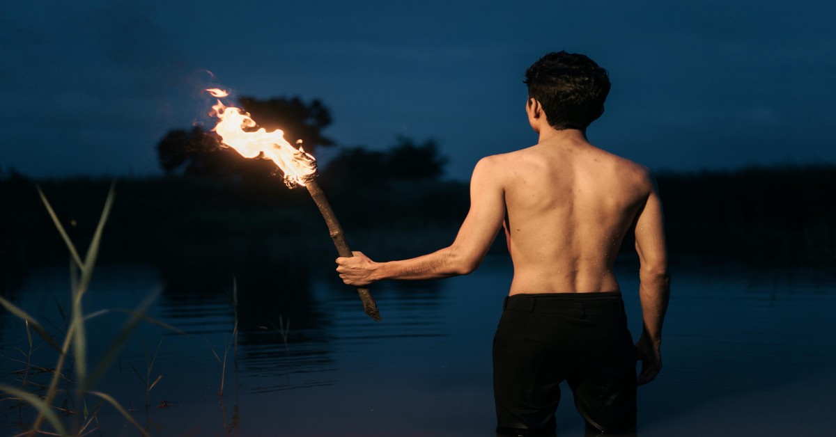 The Best Spearfishing Torches for Cracks and Night Dives A NoNonsense Buyer's Guide